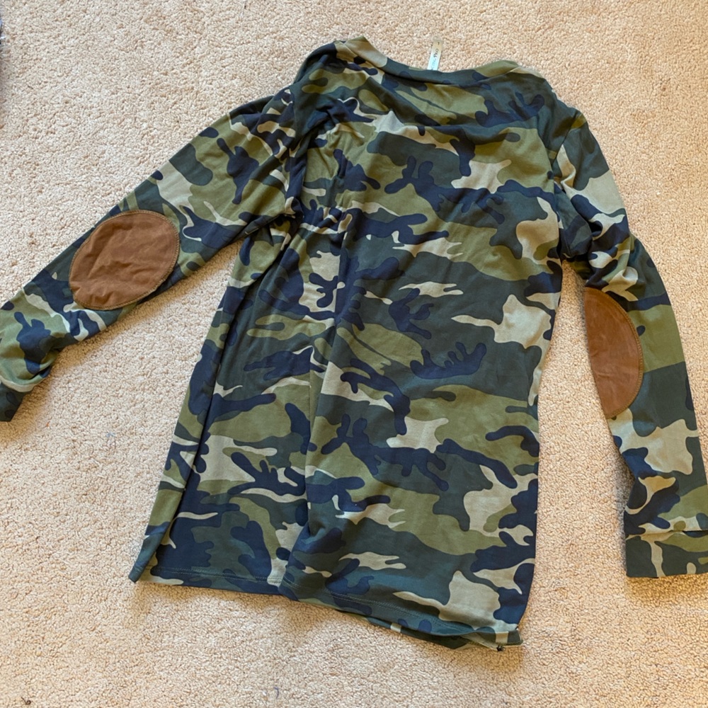Women’s large camo long sleeve top - Picture 2 of 3